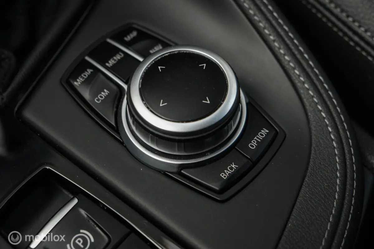 xDrive25e High Executive | M-Sport | LED | HUD | Trekhaak | PHEV | Miniral Grau | Stoelverw.