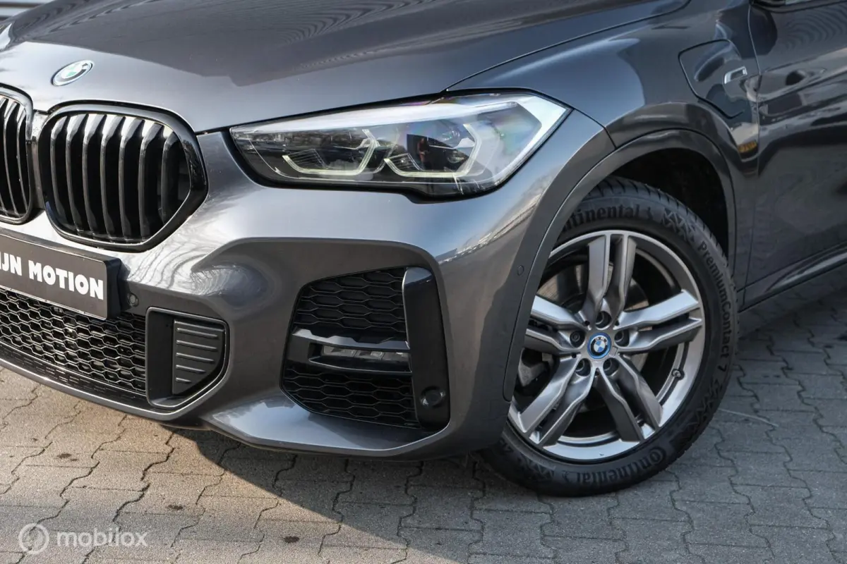 xDrive25e High Executive | M-Sport | LED | HUD | Trekhaak | PHEV | Miniral Grau | Stoelverw.