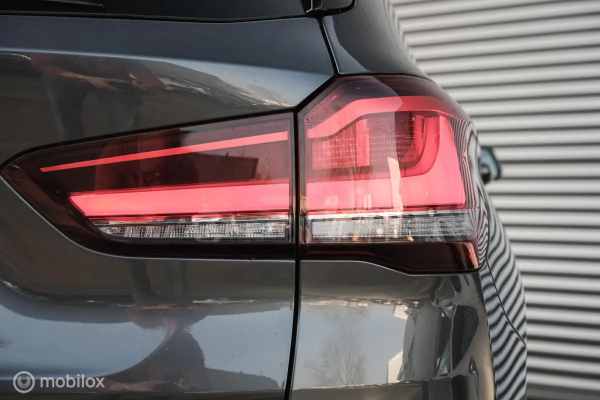 xDrive25e High Executive | M-Sport | LED | HUD | Trekhaak | PHEV | Miniral Grau | Stoelverw.