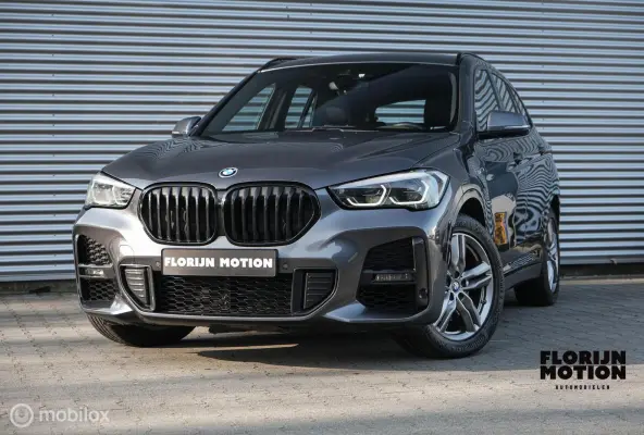 xDrive25e High Executive | M-Sport | LED | HUD | Trekhaak | PHEV | Miniral Grau | Stoelverw.