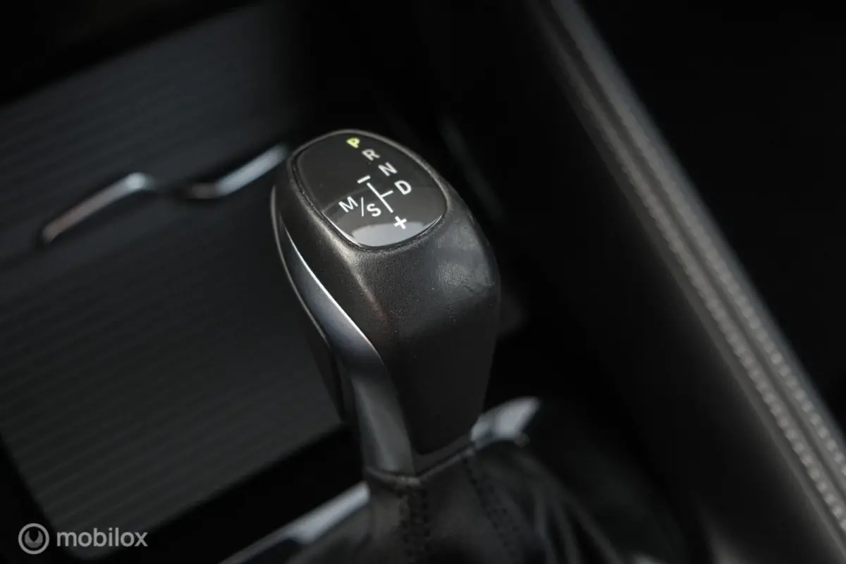 xDrive25e High Executive | M-Sport | LED | HUD | Trekhaak | PHEV | Miniral Grau | Stoelverw.