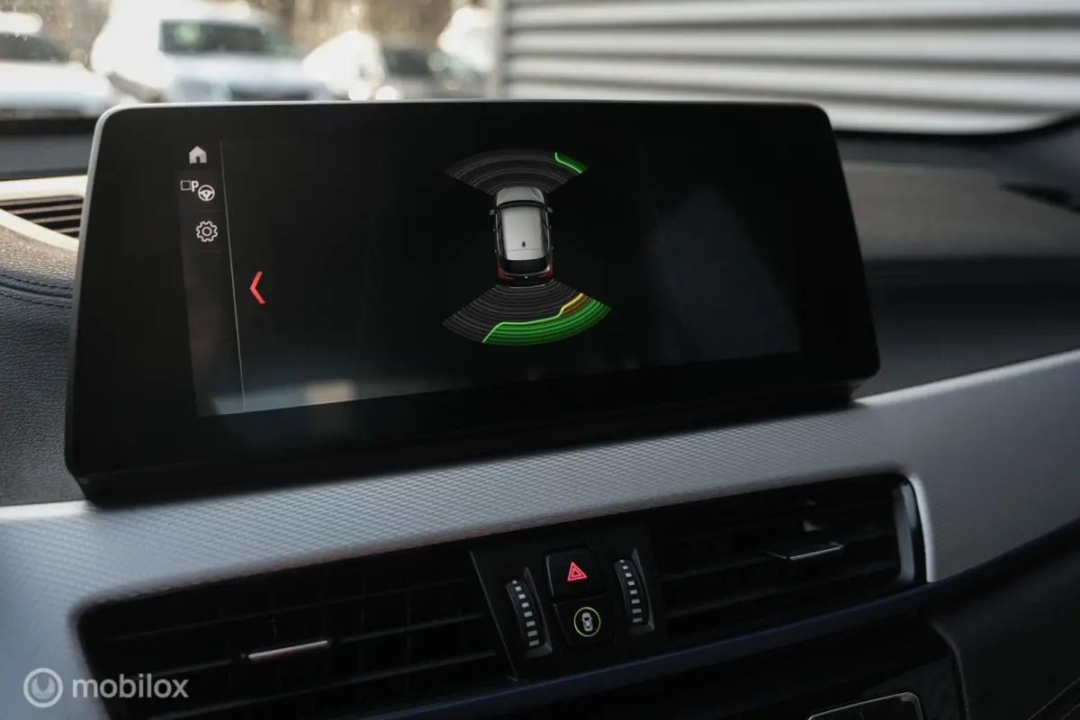 xDrive25e High Executive | M-Sport | LED | HUD | Trekhaak | PHEV | Miniral Grau | Stoelverw.