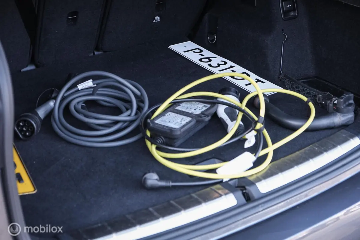 xDrive25e High Executive | M-Sport | LED | HUD | Trekhaak | PHEV | Miniral Grau | Stoelverw.