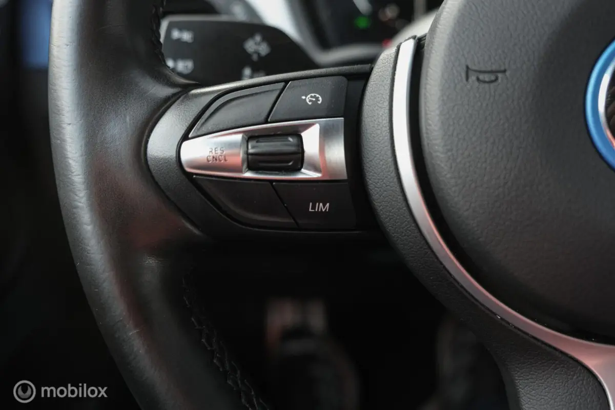 xDrive25e High Executive | M-Sport | LED | HUD | Trekhaak | PHEV | Miniral Grau | Stoelverw.