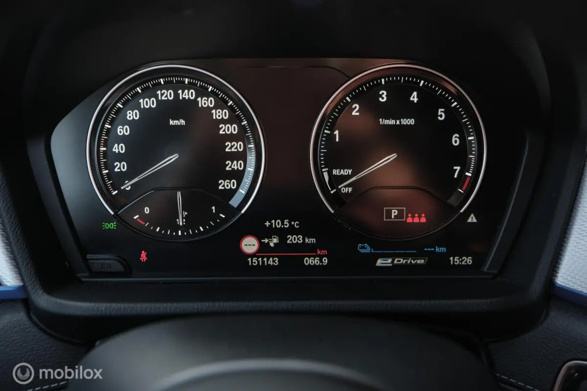 xDrive25e High Executive | M-Sport | LED | HUD | Trekhaak | PHEV | Miniral Grau | Stoelverw.