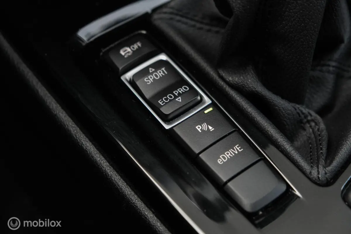 xDrive25e High Executive | M-Sport | LED | HUD | Trekhaak | PHEV | Miniral Grau | Stoelverw.