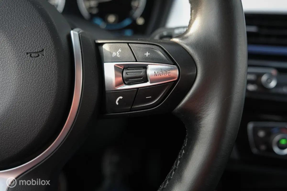 xDrive25e High Executive | M-Sport | LED | HUD | Trekhaak | PHEV | Miniral Grau | Stoelverw.
