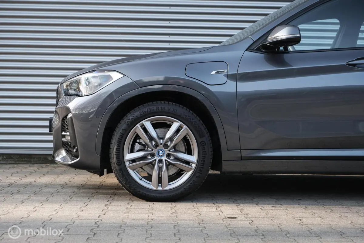 xDrive25e High Executive | M-Sport | LED | HUD | Trekhaak | PHEV | Miniral Grau | Stoelverw.