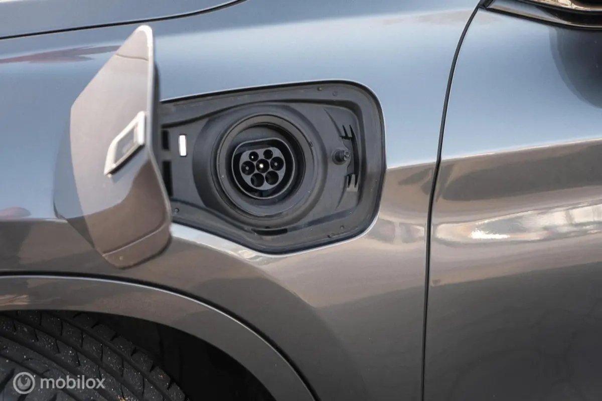 xDrive25e High Executive | M-Sport | LED | HUD | Trekhaak | PHEV | Miniral Grau | Stoelverw.