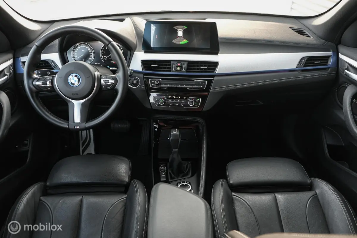 xDrive25e High Executive | M-Sport | LED | HUD | Trekhaak | PHEV | Miniral Grau | Stoelverw.