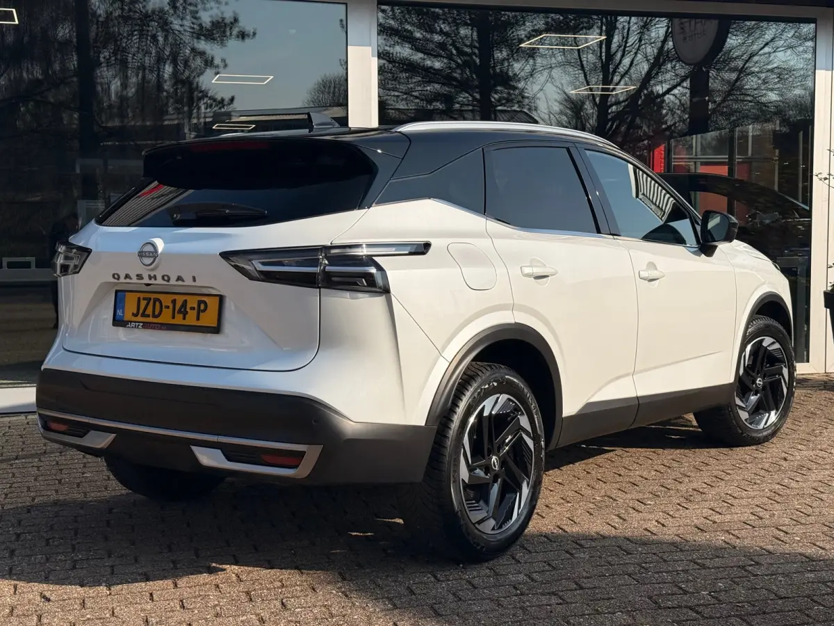 1.3 MHEV Xtronic Premium l H.U.D l 360 l Pano l Parelmoer lak