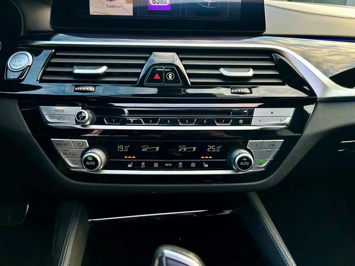 530i xDrive High Executive , Pano,