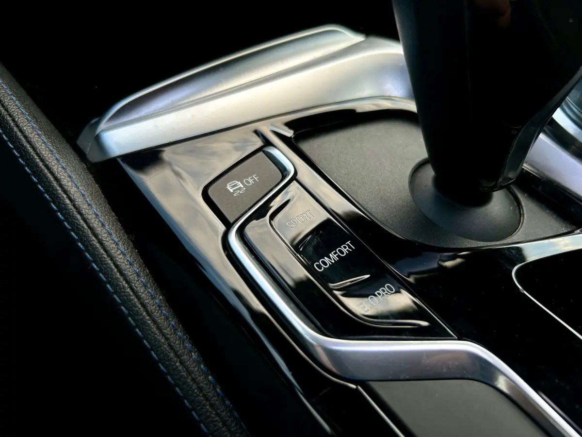 530i xDrive High Executive , Pano,