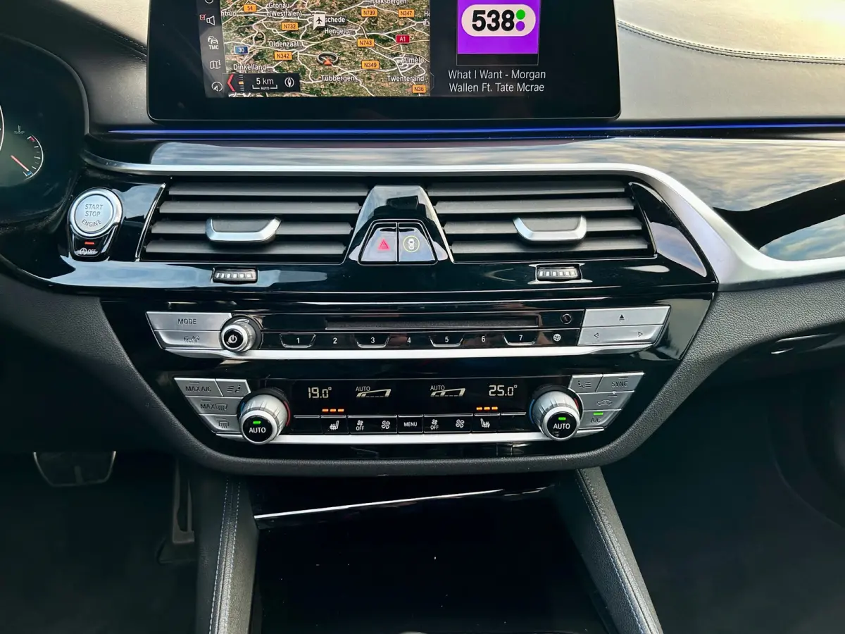 530i xDrive High Executive , Pano,
