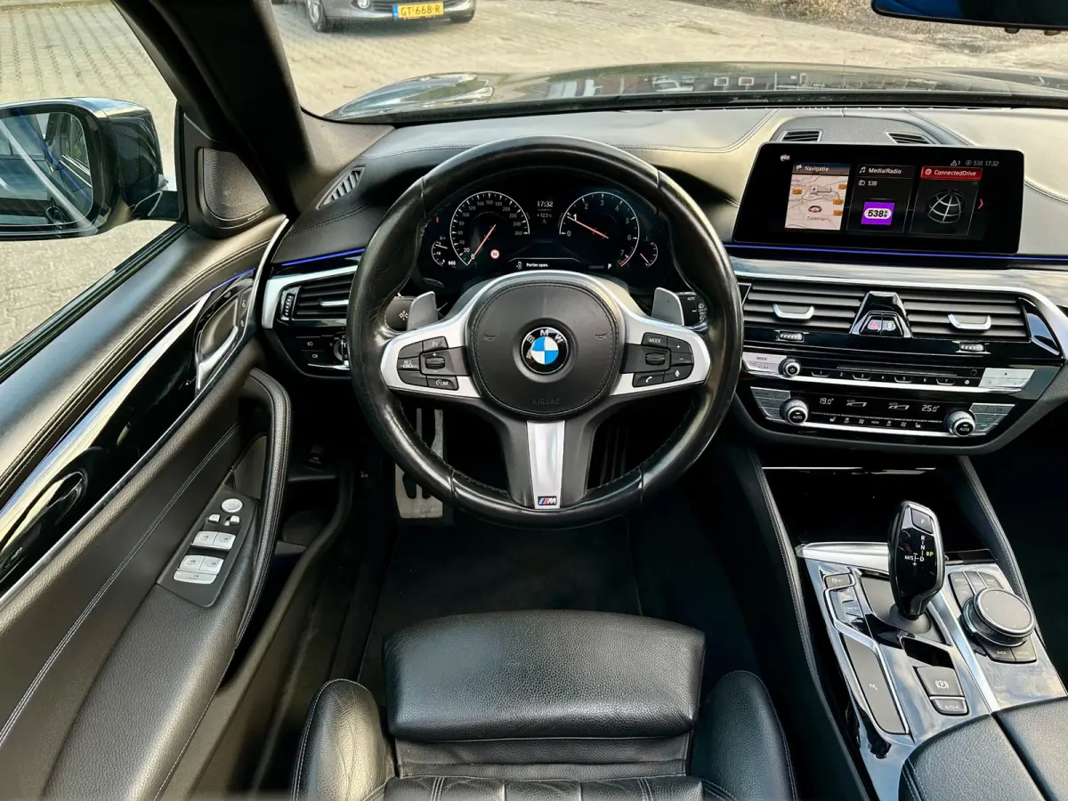530i xDrive High Executive , Pano,