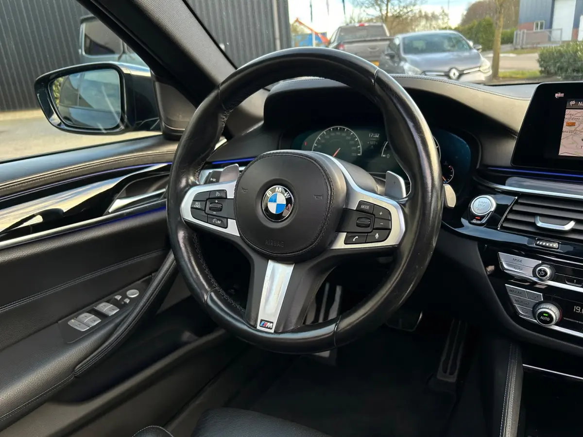 530i xDrive High Executive , Pano,