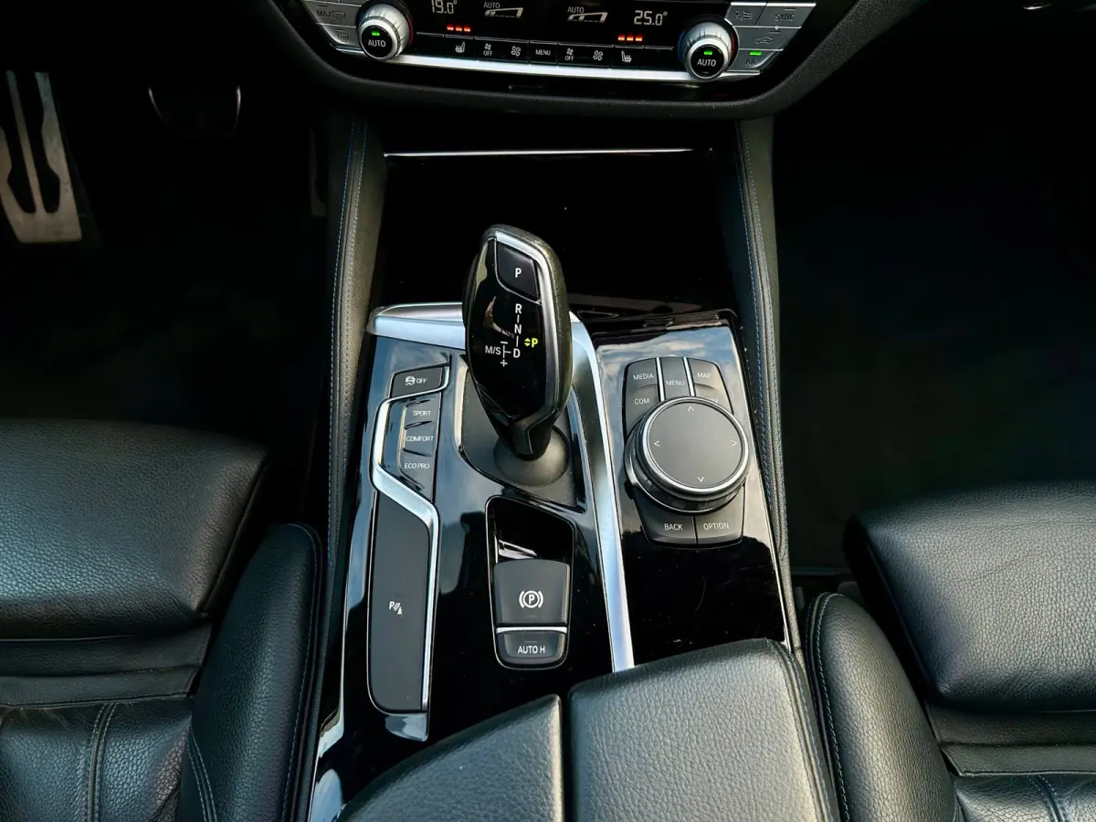 530i xDrive High Executive , Pano,