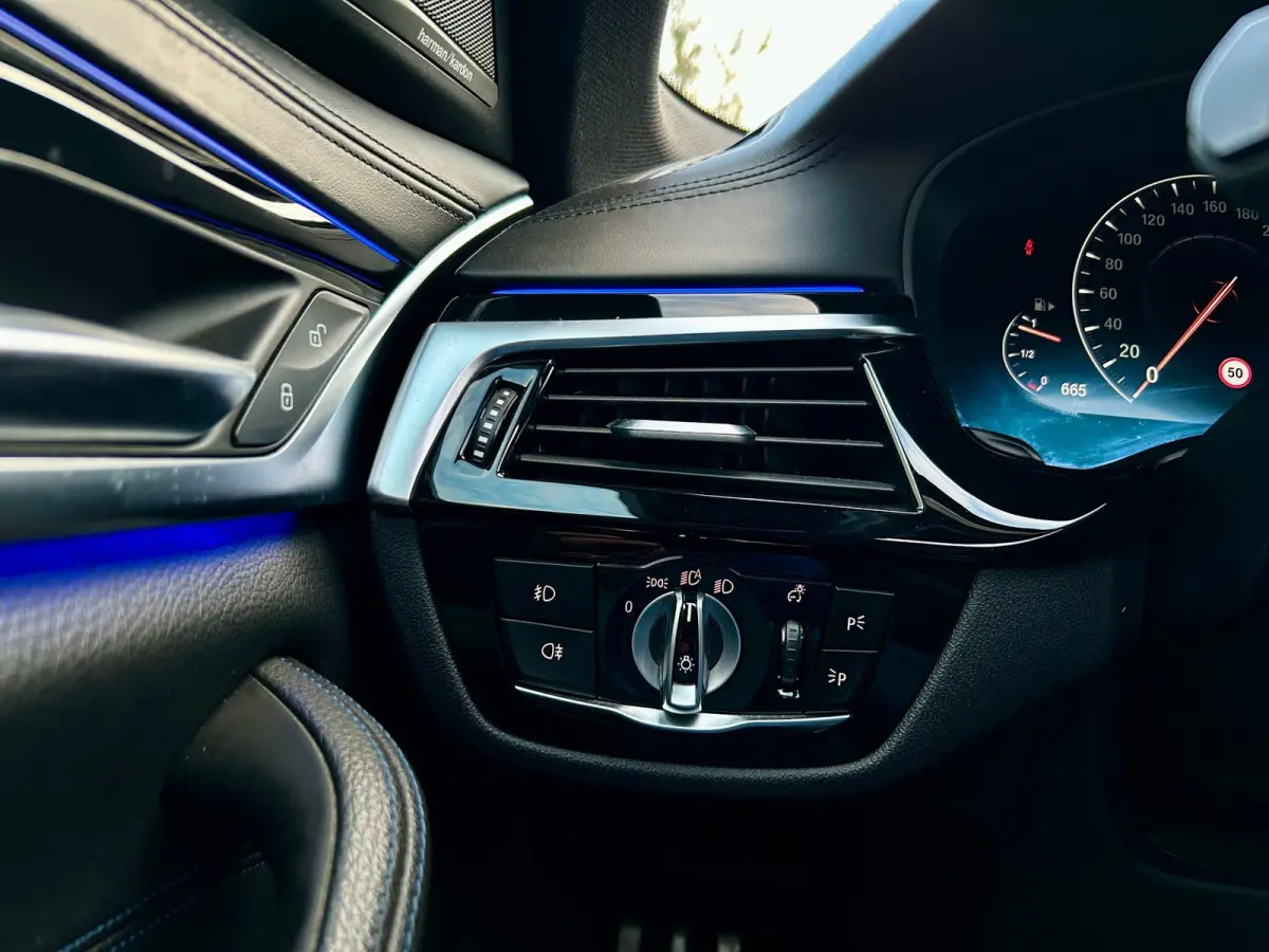 530i xDrive High Executive , Pano,