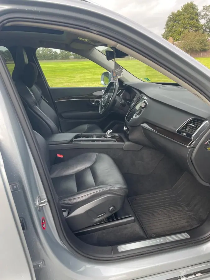 2.0 T8 Twin Engine AWD Momentum