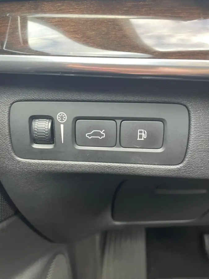 2.0 T8 Twin Engine AWD Momentum