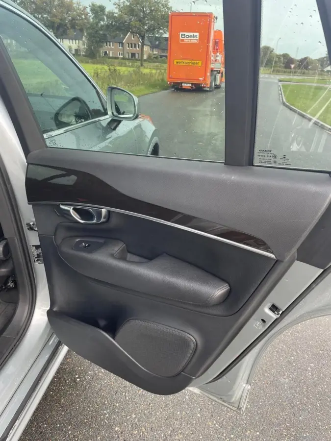 2.0 T8 Twin Engine AWD Momentum