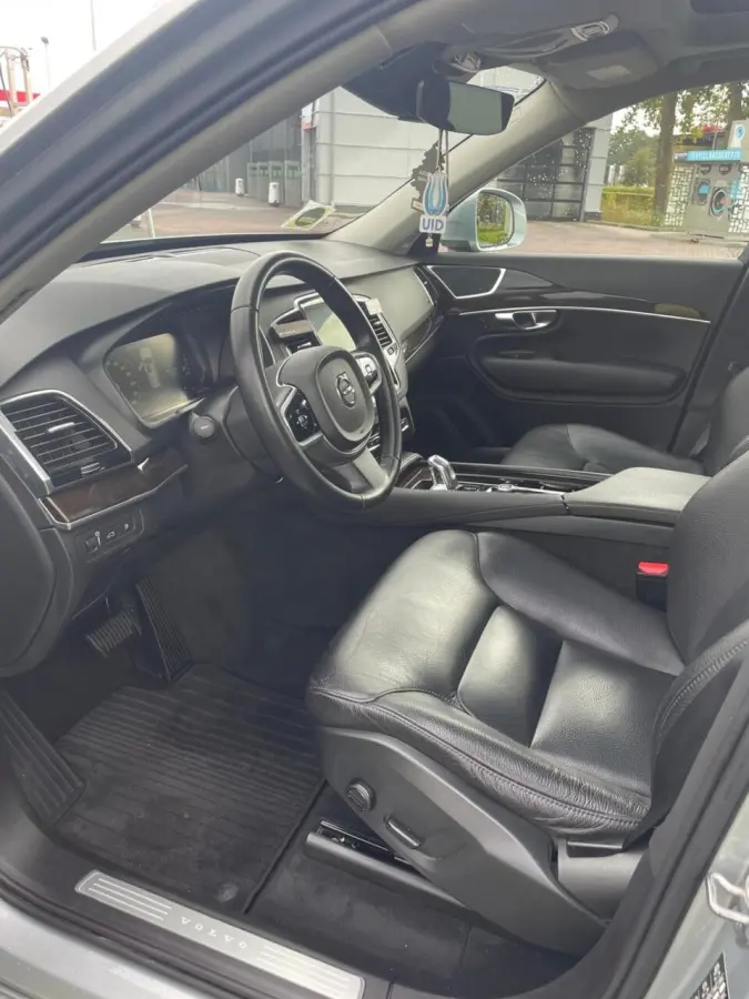 2.0 T8 Twin Engine AWD Momentum