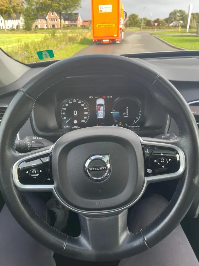 2.0 T8 Twin Engine AWD Momentum