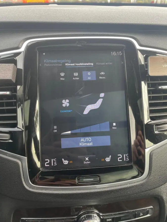 2.0 T8 Twin Engine AWD Momentum