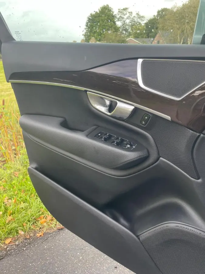 2.0 T8 Twin Engine AWD Momentum