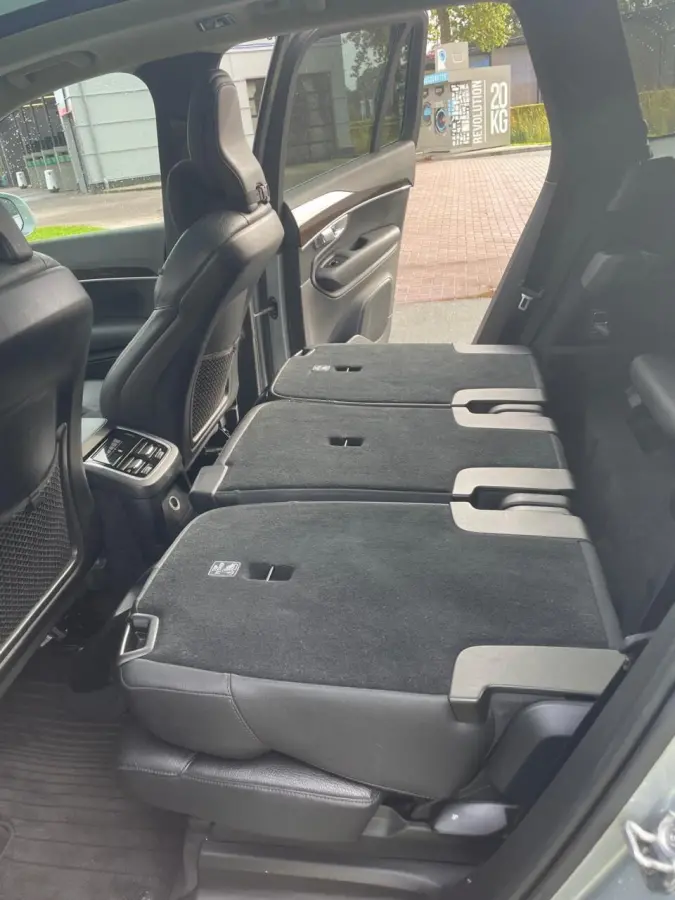 2.0 T8 Twin Engine AWD Momentum