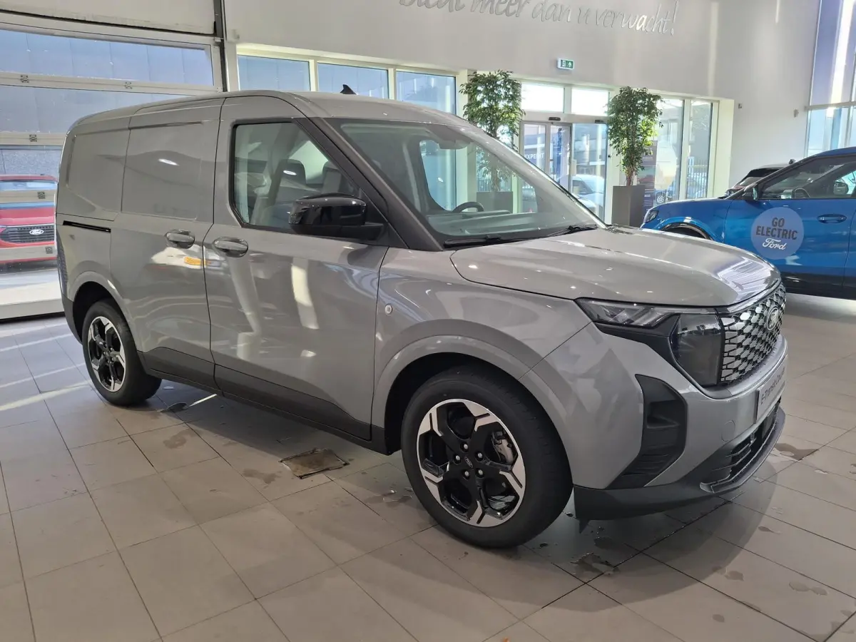 Limited 44 kWh TE BESTELLEN ! | TREKHAAK | LAADVLOERBESCHERMING | LED LAADRUIMTEVERLICHTING | ELEKTRISCH VERWARMBARE VOORRUIT | NAVIGATIE | ADAPTIEVE CRUISE CONTROL |