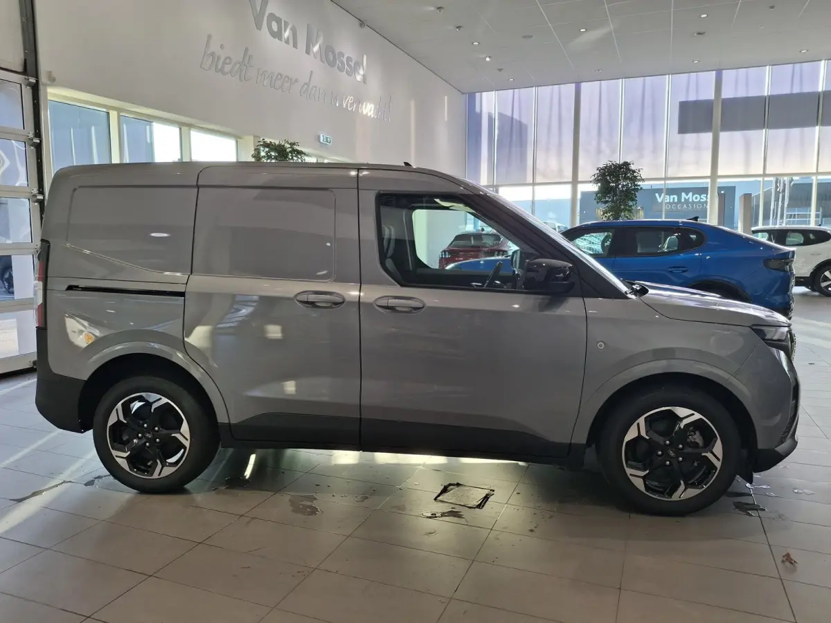 Limited 44 kWh TE BESTELLEN ! | TREKHAAK | LAADVLOERBESCHERMING | LED LAADRUIMTEVERLICHTING | ELEKTRISCH VERWARMBARE VOORRUIT | NAVIGATIE | ADAPTIEVE CRUISE CONTROL |