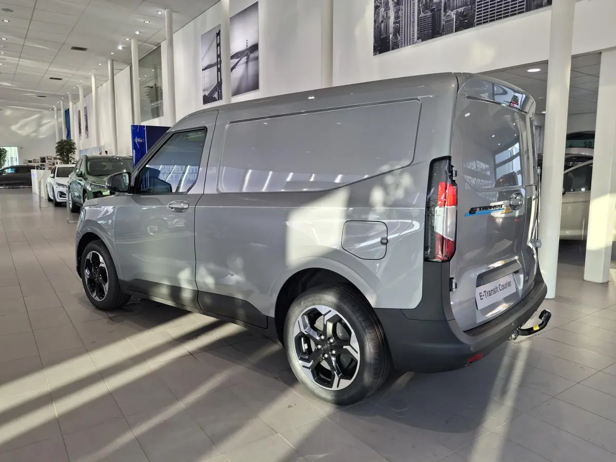 Limited 44 kWh TE BESTELLEN ! | TREKHAAK | LAADVLOERBESCHERMING | LED LAADRUIMTEVERLICHTING | ELEKTRISCH VERWARMBARE VOORRUIT | NAVIGATIE | ADAPTIEVE CRUISE CONTROL |