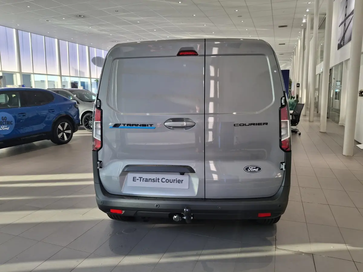 Limited 44 kWh TE BESTELLEN ! | TREKHAAK | LAADVLOERBESCHERMING | LED LAADRUIMTEVERLICHTING | ELEKTRISCH VERWARMBARE VOORRUIT | NAVIGATIE | ADAPTIEVE CRUISE CONTROL |