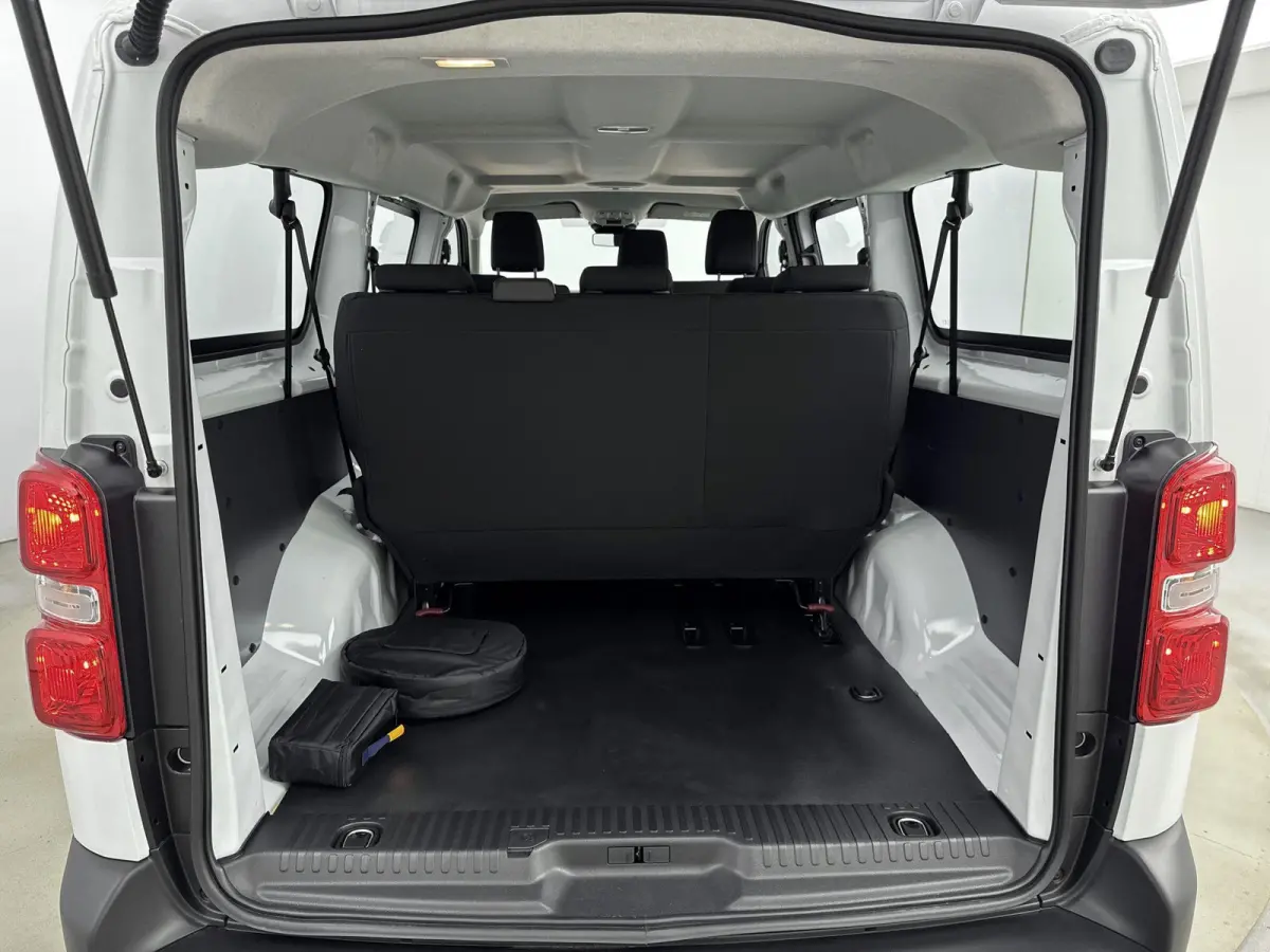 Electric L3 75 kWh | Demo deal! | 9-Zits | Snel leverbaar | Airco | Cruise control |