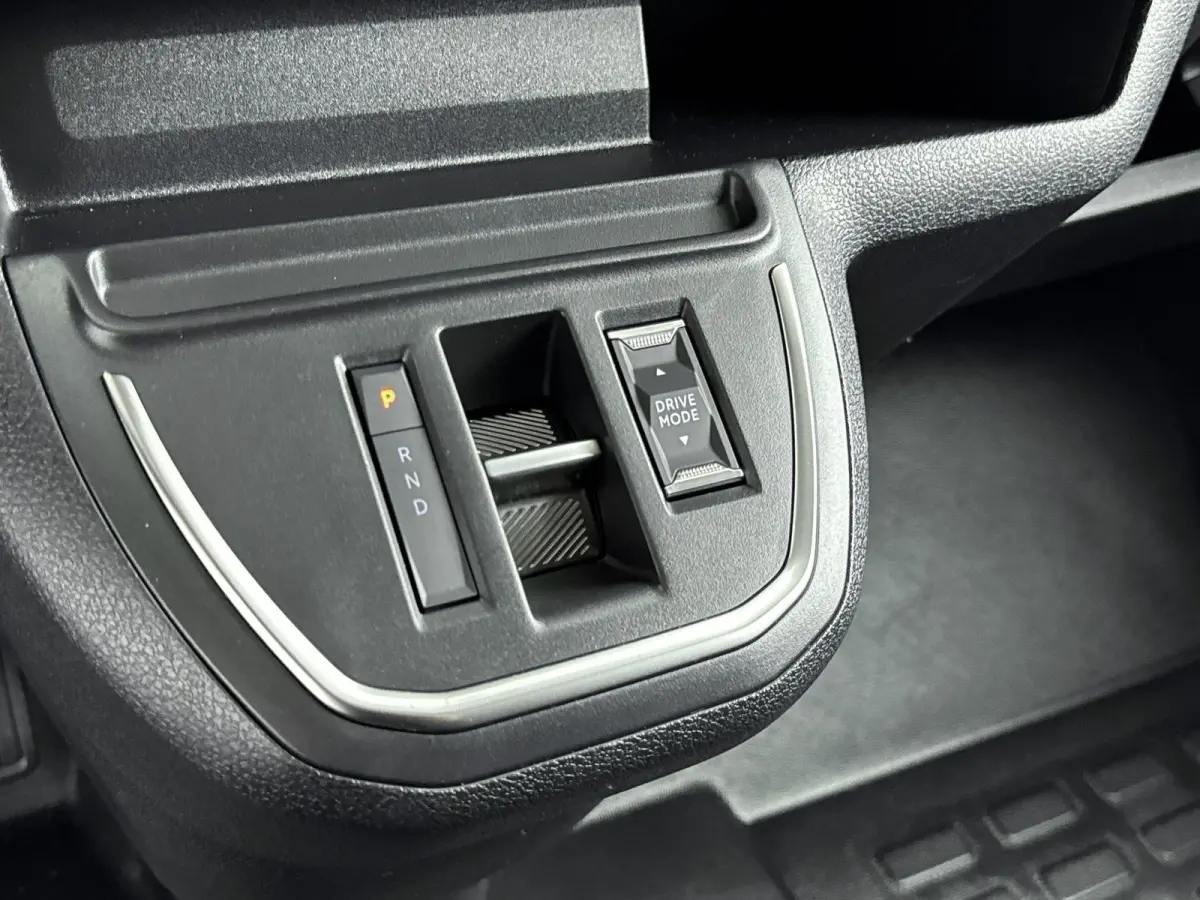 Electric L3 75 kWh | Demo deal! | 9-Zits | Snel leverbaar | Airco | Cruise control |
