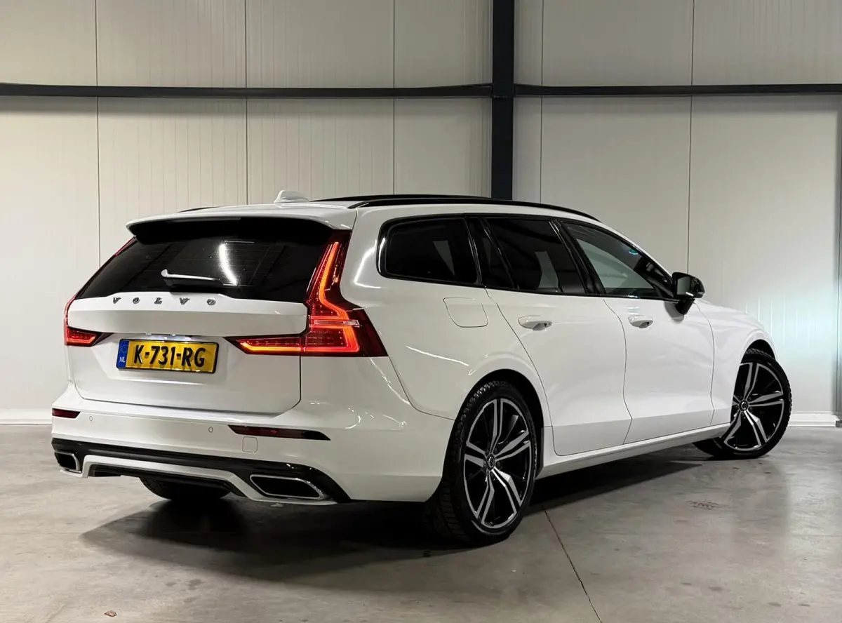 2.0 T6 Recharge AWD R-Design Pano Leer Camera NAP