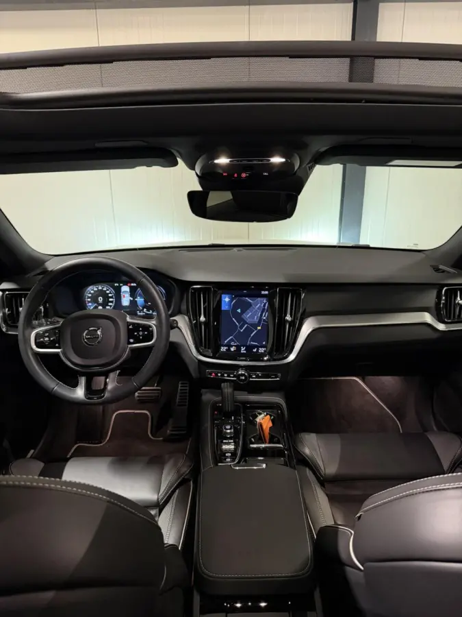 2.0 T6 Recharge AWD R-Design Pano Leer Camera NAP