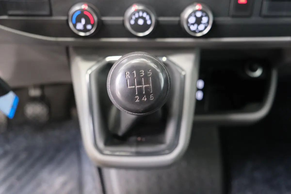 2.0 TDI L2H1 28 > Schade <