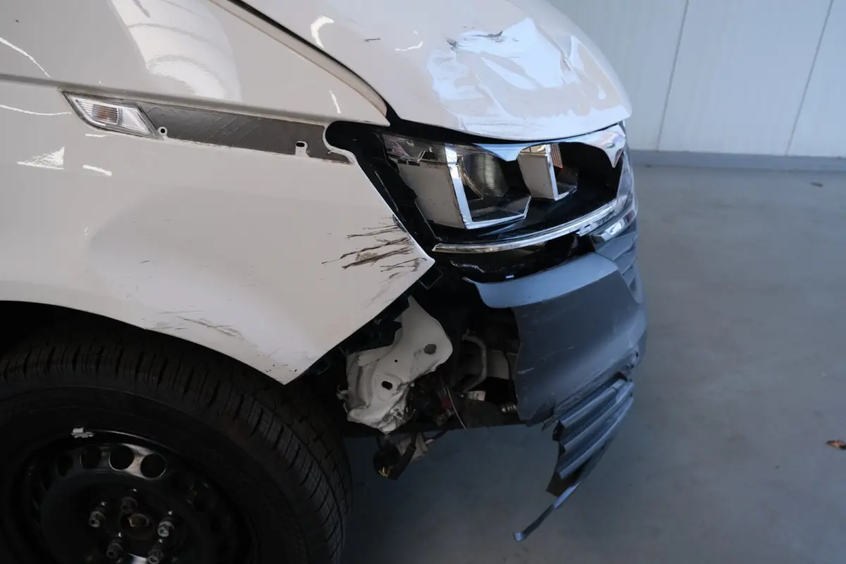 2.0 TDI L2H1 28 > Schade <