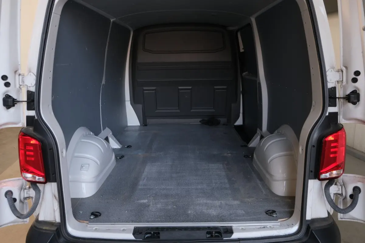 2.0 TDI L2H1 28 > Schade <