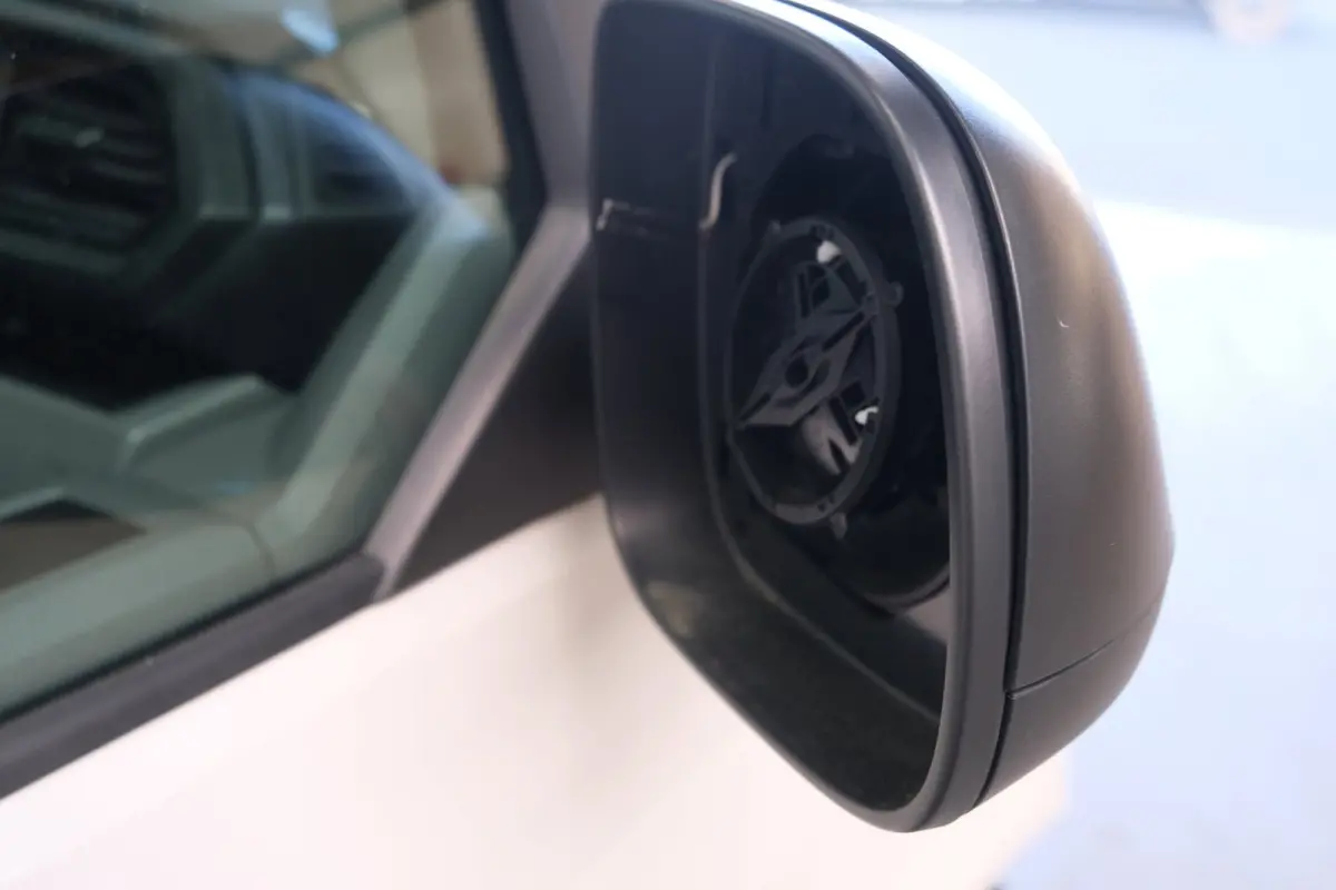 2.0 TDI L2H1 28 > Schade <