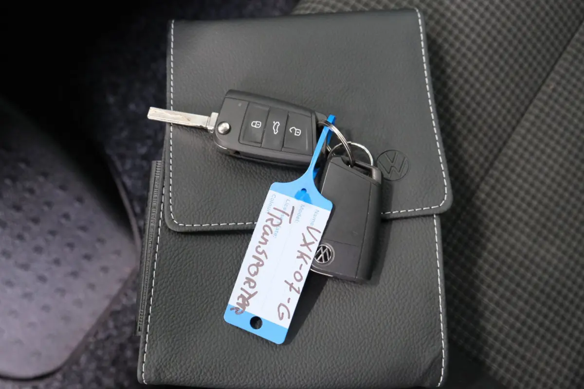 2.0 TDI L2H1 28 > Schade <