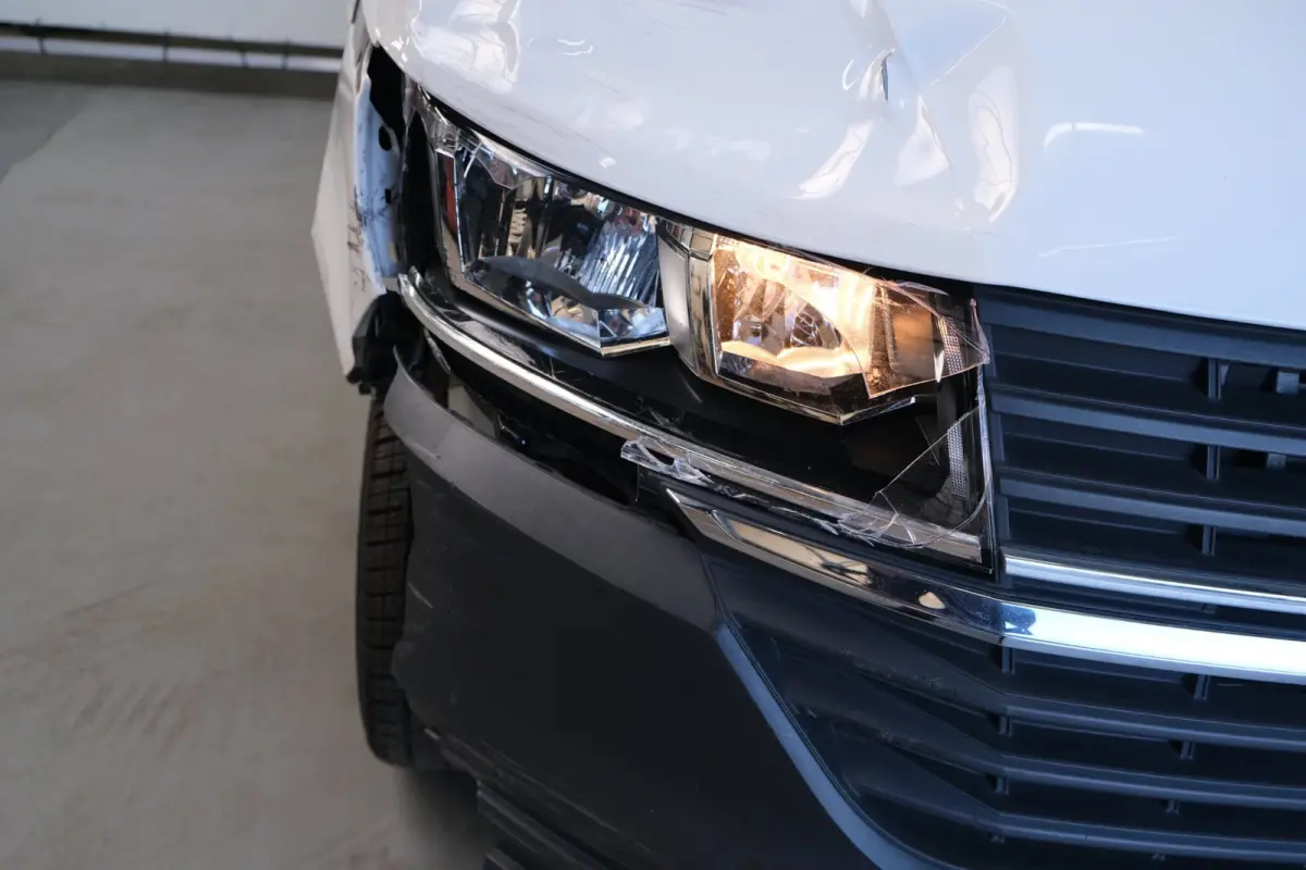 2.0 TDI L2H1 28 > Schade <