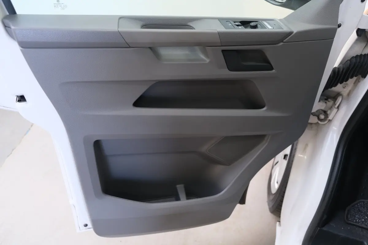 2.0 TDI L2H1 28 > Schade <