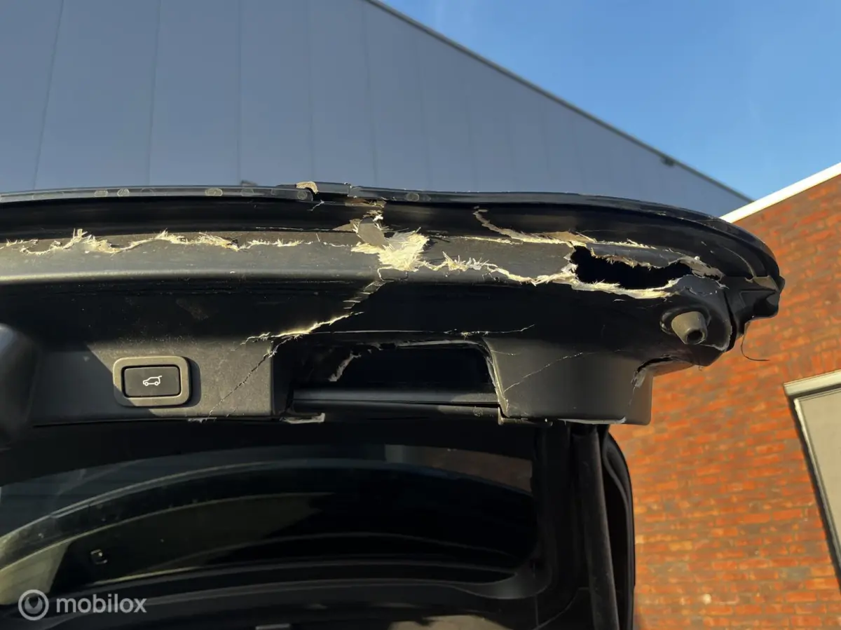 2.0 P400e PHEV R-Dynamic Black