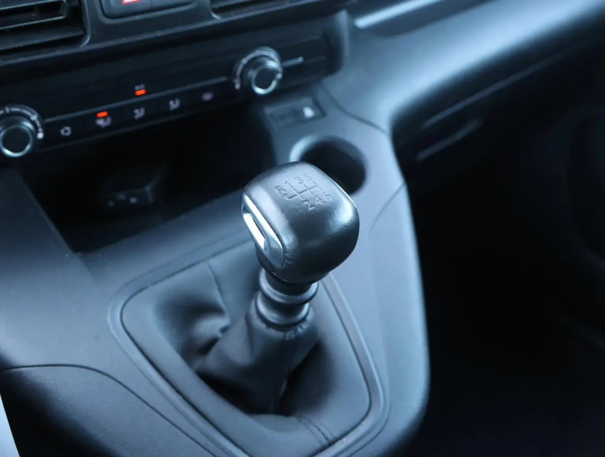 110pk L2H1 Edition UNIEK! | 1ste eigenaar | Camera | 7 persoons | Stuurverwarming | Navigatie | Airco | Geschikt Camper kit