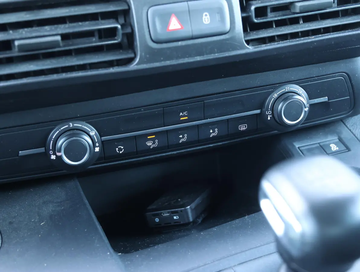 110pk L2H1 Edition UNIEK! | 1ste eigenaar | Camera | 7 persoons | Stuurverwarming | Navigatie | Airco | Geschikt Camper kit