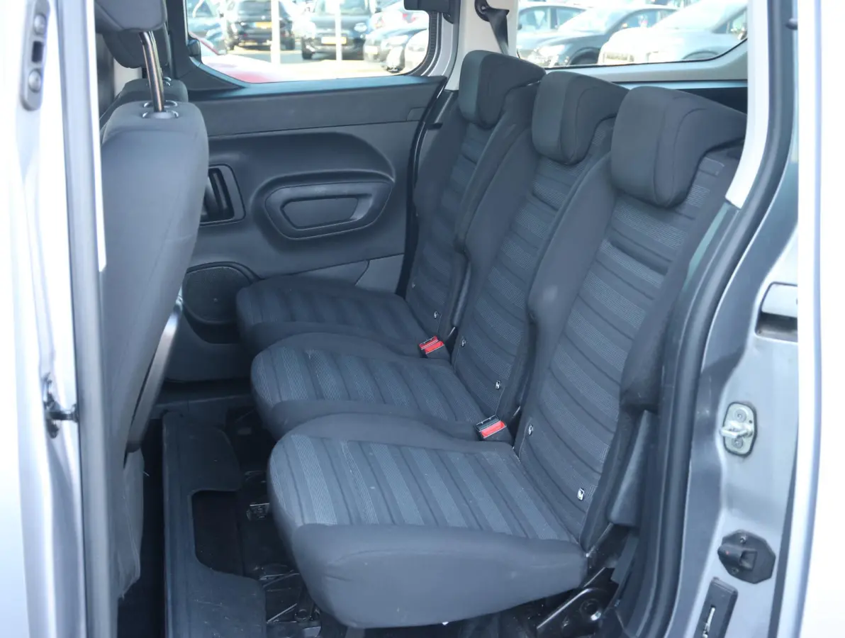 110pk L2H1 Edition UNIEK! | 1ste eigenaar | Camera | 7 persoons | Stuurverwarming | Navigatie | Airco | Geschikt Camper kit