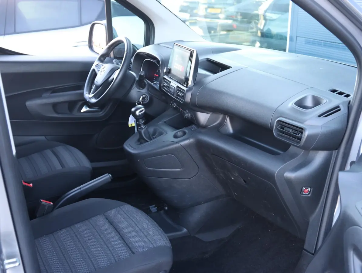 110pk L2H1 Edition UNIEK! | 1ste eigenaar | Camera | 7 persoons | Stuurverwarming | Navigatie | Airco | Geschikt Camper kit